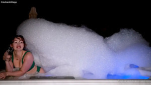 Mars Noire, Fiona Sprouts & Jill Palmer Suck Dick Together In Hottub