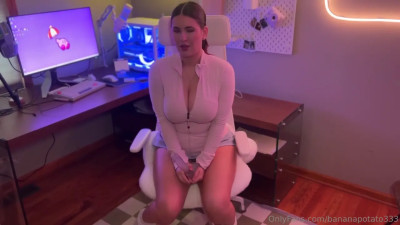 Bananapotato333 Enjoying Titty Cumshot After BJ