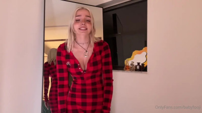 BabyFooji Enjoys Drilling Her Pussy With A Dildo