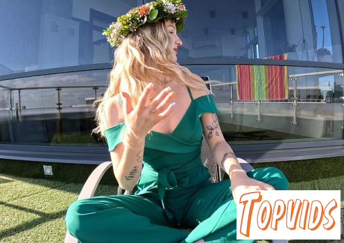 Luana - Gorgeous Blonde Summer Solstice Midsummer Flower Model Luana Finger Masturbating Outdoors