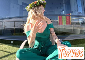 Luana - Gorgeous Blonde Summer Solstice Midsummer Flower Model Luana Finger Masturbating Outdoors