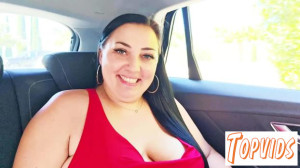 Julia - Julia, 31, is the center of attention for two guys!