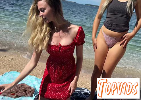 Rosalinda & Samanta Rouge - Samanta And Rosalinda Little Bit Naked Beach Bit of Masturbation Outdoors While On Vacation