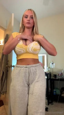 Anna Kopf Teases With Her Sexy Body