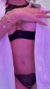 Skylar Mae Gives Her BF A Handjob After A Massage