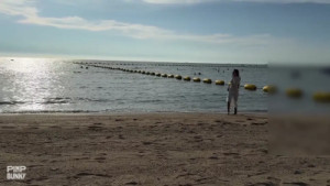 A Stranger On A Public Beach Gets Invited To Her Hotel