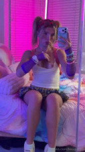 Bougie_Bb Masturbates Using A Vibrator