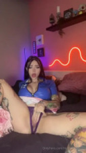 MoodieMaggie Fucks A Dildo As Nico Robin