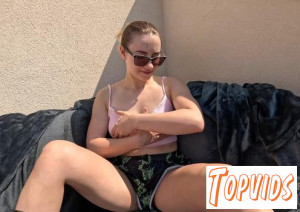 Babyhunterz - Babyhunters Takes A Moment To Herself And Gets Herself Off With Her Clit Sucker Outdoors