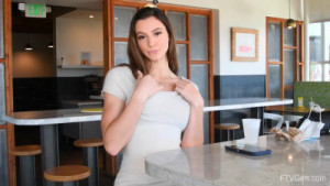 Jakara Bella Pees In A Public Place