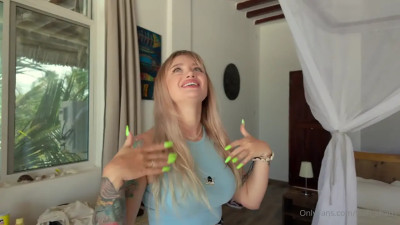 Leah Meow Seduces Her Neighbor