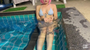 Hard Fucking With Pink Head Alt Girl In The Pool