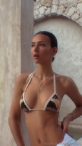 Rachel Cook Seduces With Her Body In The Pool