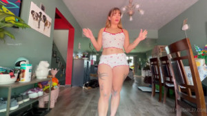 Queen Egirl Oils And Twerks Her Big Ass