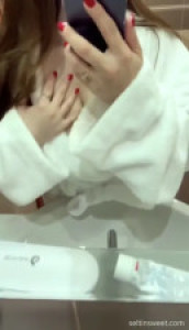 Seltin Sweet Enjoys A Thick Dildo In The Bathtub