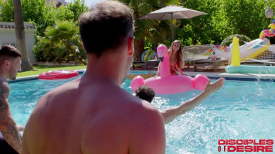 Lily Phillips Receives Multiple Loads In Blowbang