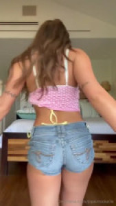 Piper Rockelle Accidentally Reveals Her Full Tits During Striptease