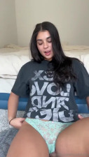 Miranextdoorx Vibrates Herself Until She Squirts