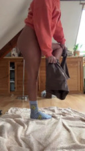 Miranextdoorx Masturbates Using A Vibrator