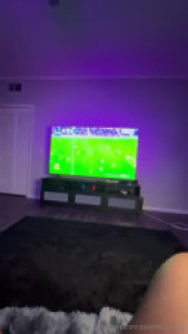 Autumnflowersxxx Gets Horny While Watching TV