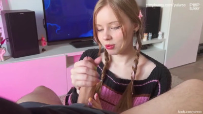Green-Eyed Babe Gives A Blowjob In POV