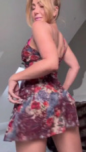 Bonnie Locket Slides A Dildo Into Her Pussy