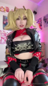 Nixxi Rubs Her Pussy While Giving JOI