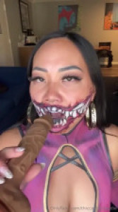 ThiccAsianBaddie Masturbates In Her Mileena Bodypaint Cosplay