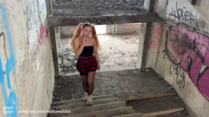 Curvy Babe In A Miniskirt Is Having Sex In An Abandoned House