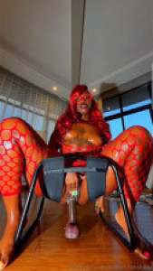 Queen_Tahshaar Loves Riding A Dildo
