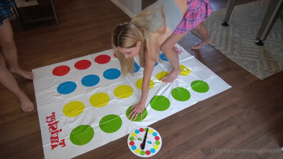 Lilah_LovesYou & Lucy Mochi's Twister Fun