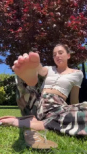 ChichiLuluciole Sensually Licks Her Feet Outdoors