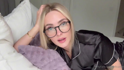 Kelli Carter Teases While Drilling Her Pussy With A Dildo