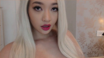Missreinat Oils Up And Masturbates Her Hairy Pussy