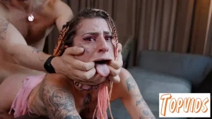 Miss Blazy - Gepierced kutje kussen