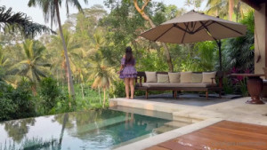 ItsxLilix Blows Him And Straddles His Cock By The Pool