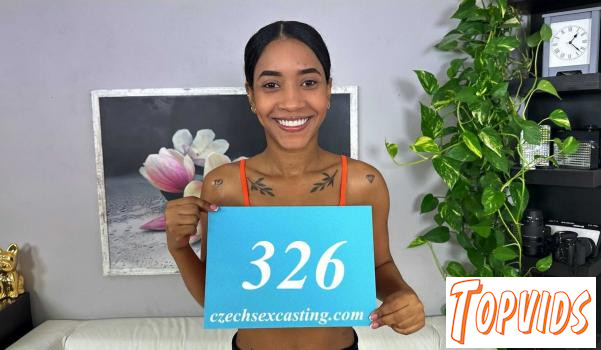 Linda Baker - Hot babe from Colombia is ready to conquer the world of modeling - E326