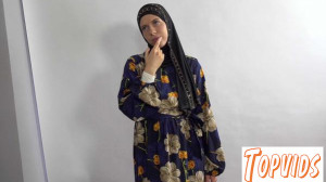 Holly Molly - Sexy Holly Molly in hijab wants some photos