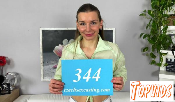 Arina Shy - Because of her beauty she wants to be a model - E344