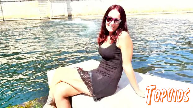 Luciolle & Ava - Luciolle, 40 years old, finally experiences a threesome with another woman   