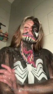 Venom PoppyAlexander Washes Paint Off Her Body