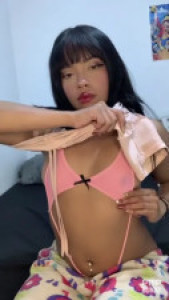 Belymason Touches Her Pussy In Pink Lingerie