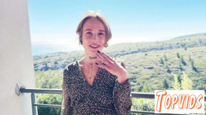 Alma - Alma, 24, finds pleasure with two men   