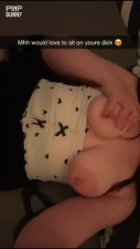 Joyliii Enjoys Playing With Her Pussy While Sexting