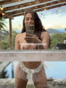 Angiesuz Displays Her Amazing Body Outdoors