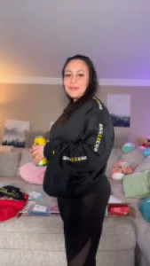 Carmela Clutch Goes Solo Live On Stream