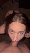 Jessalynxxx Gives Head While On Her Knees