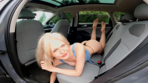 Yungsuccubus Makes Herself Squirt In The Car