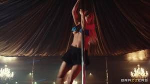 Yasmina Khan Satisfies Two Dicks At The Club