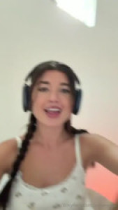 Paige Insco Gets Horny And Starts Vibing